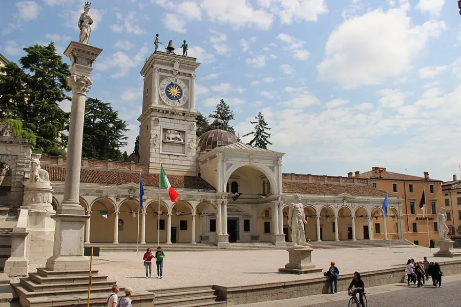 Piazza della Libertà di Udine: storia della piazza più bella d’Italia secondo Hemingway