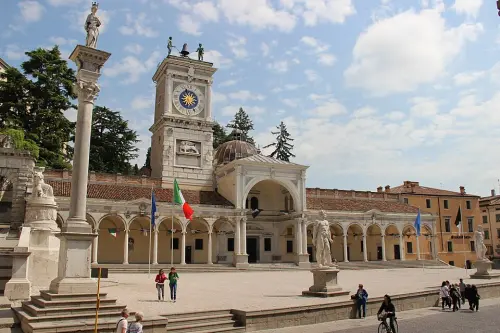 Piazza della Libertà di Udine: storia della piazza più bella d’Italia secondo Hemingway