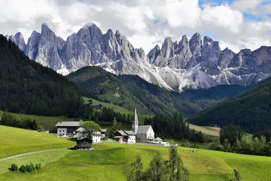 Dolomiti Friulane, accordo rinnovato fino al 2028: turismo sostenibile e strategia condivisa
